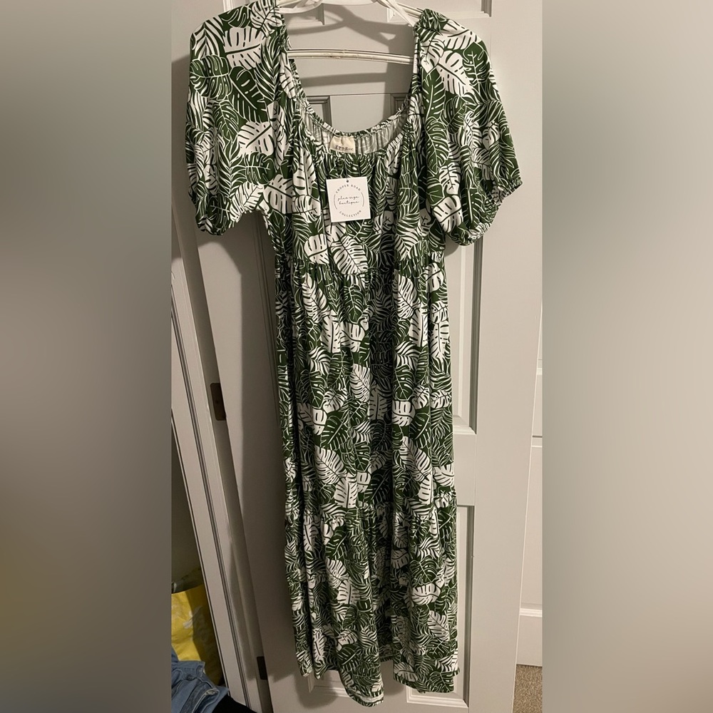 Green and White Leaf Boutiqhe Dress - Size 1X